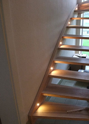 Treppenbeleuchtung der einzelnen Stufen mit LED